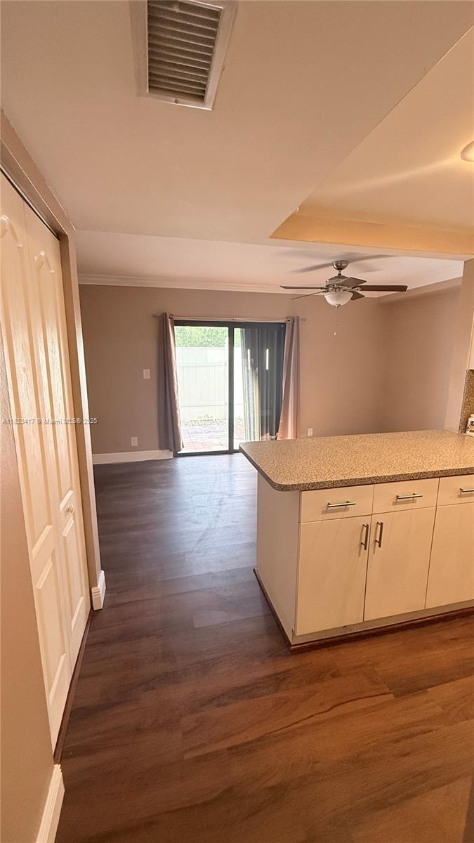 MILLER SIXTY-SEVEN TOWNHO - Residential Lease