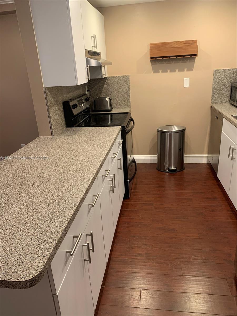 MILLER SIXTY-SEVEN TOWNHO - Residential Lease