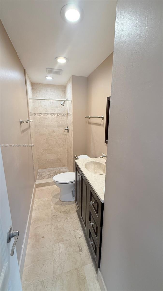 MILLER SIXTY-SEVEN TOWNHO - Residential Lease