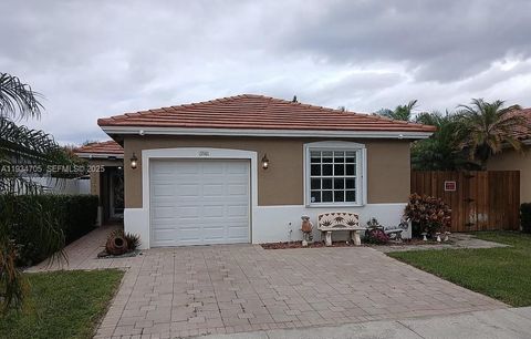 15561 SW 144th Ter Miami FL 33196