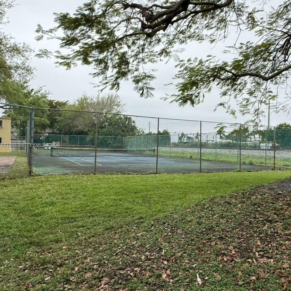 VILLAGE TOWNHOUSE-POMPANO - Residential Lease