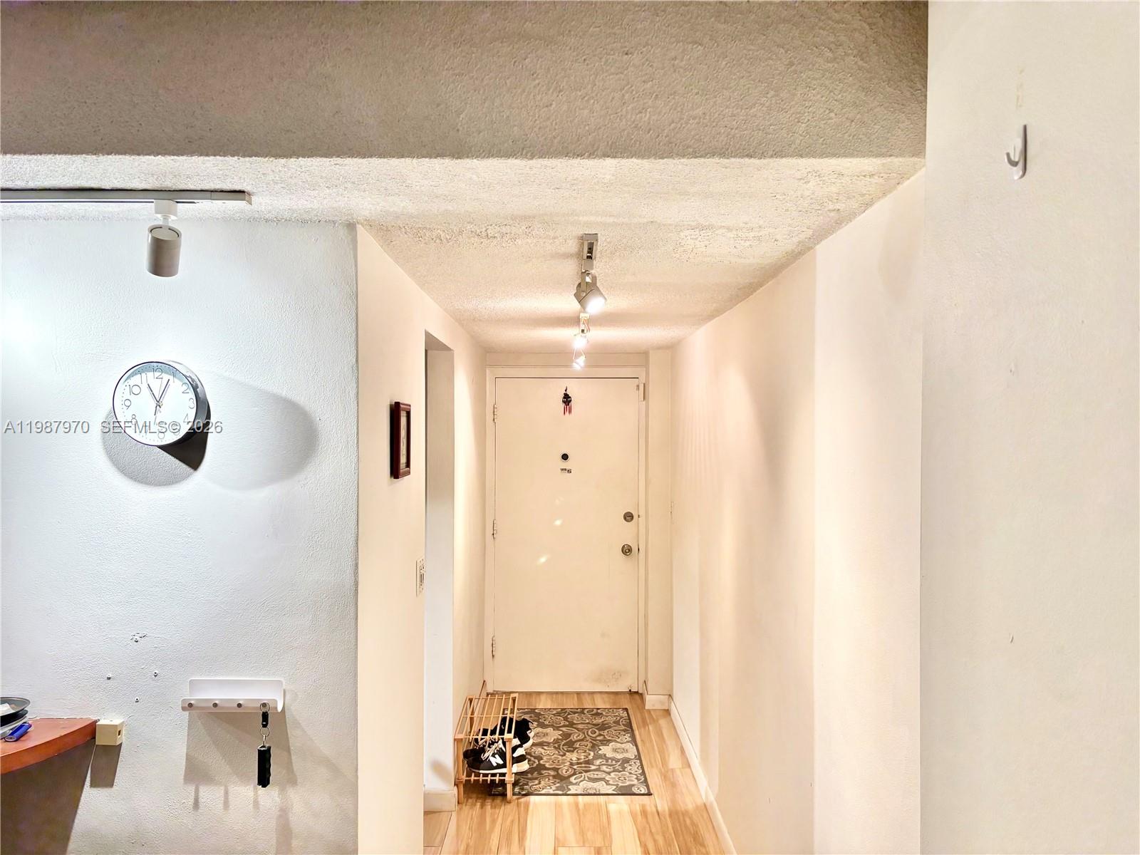 EASTERN SHORES WHITE HOUS - Residential