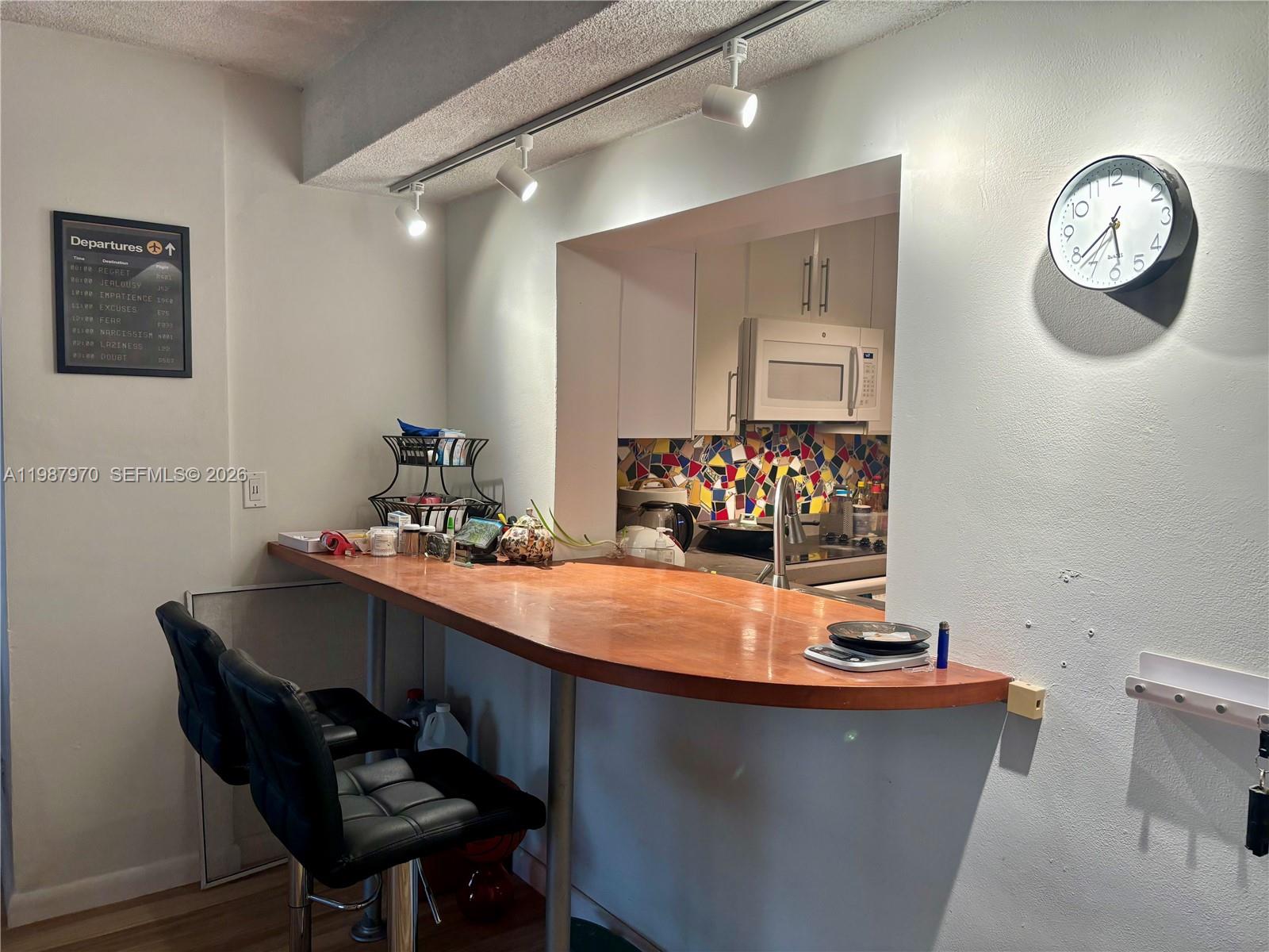 EASTERN SHORES WHITE HOUS - Residential