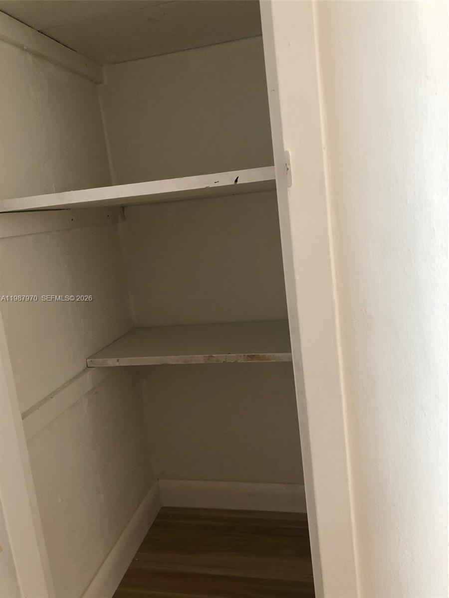 EASTERN SHORES WHITE HOUS - Residential