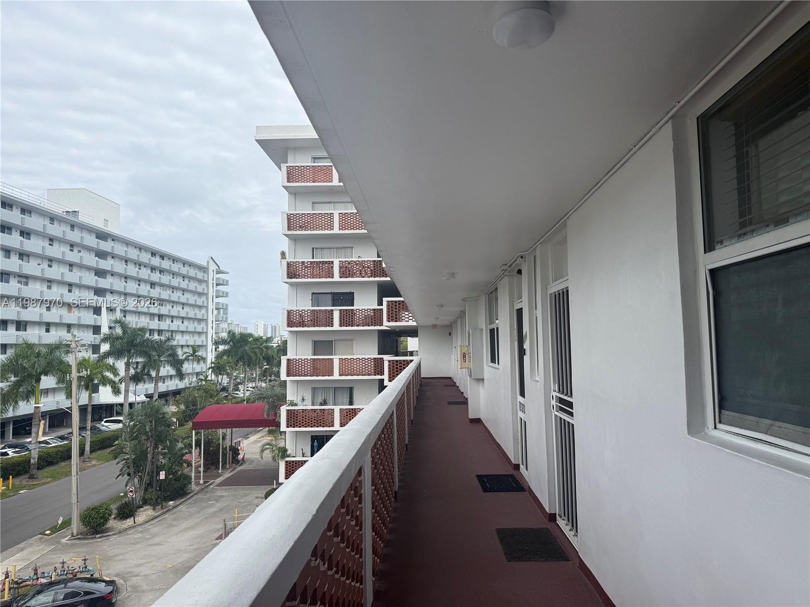 3660 NE 166th St 415