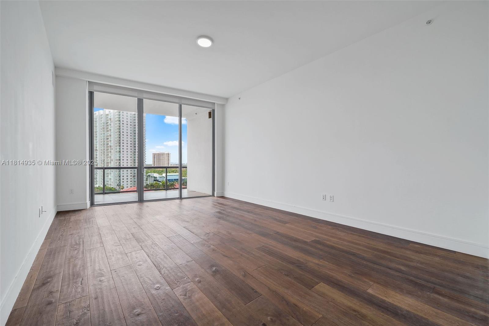 ECHO CONDO - Residential