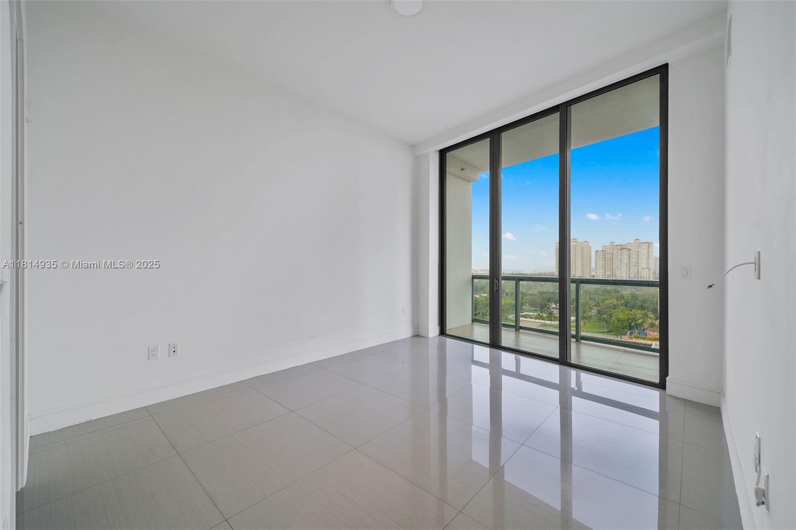 ECHO CONDO - Residential