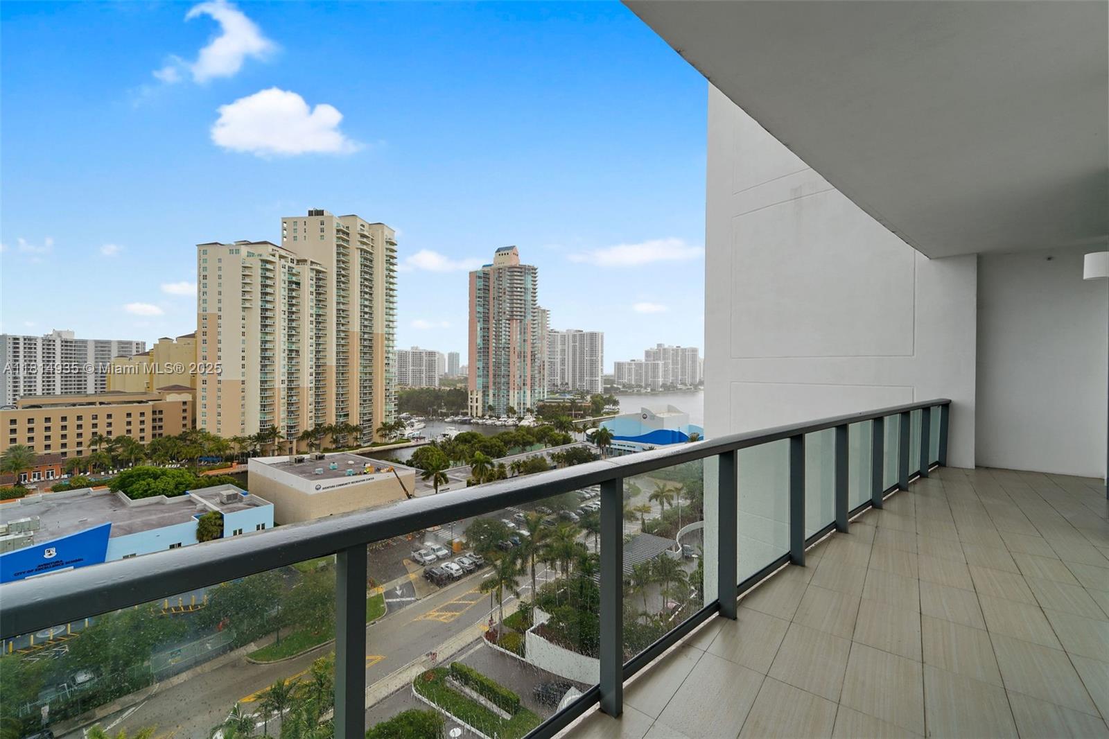 ECHO CONDO - Residential