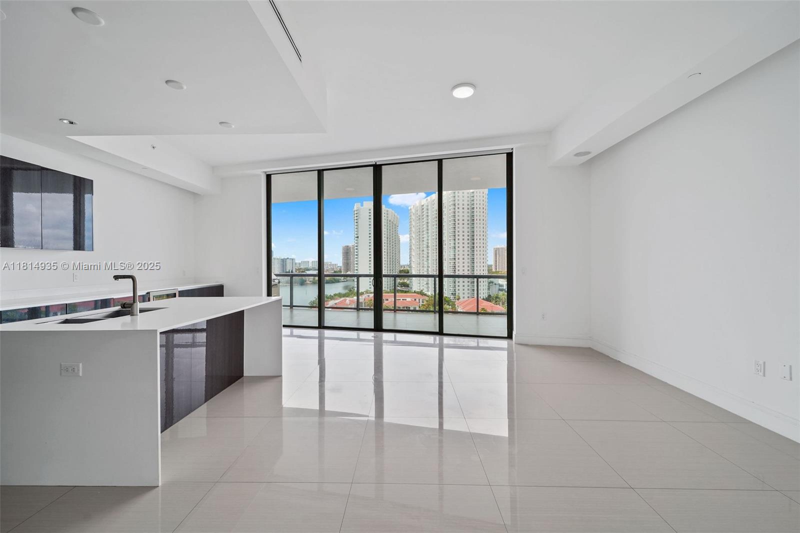ECHO CONDO - Residential