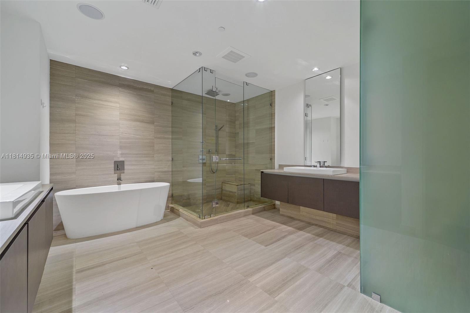 ECHO CONDO - Residential