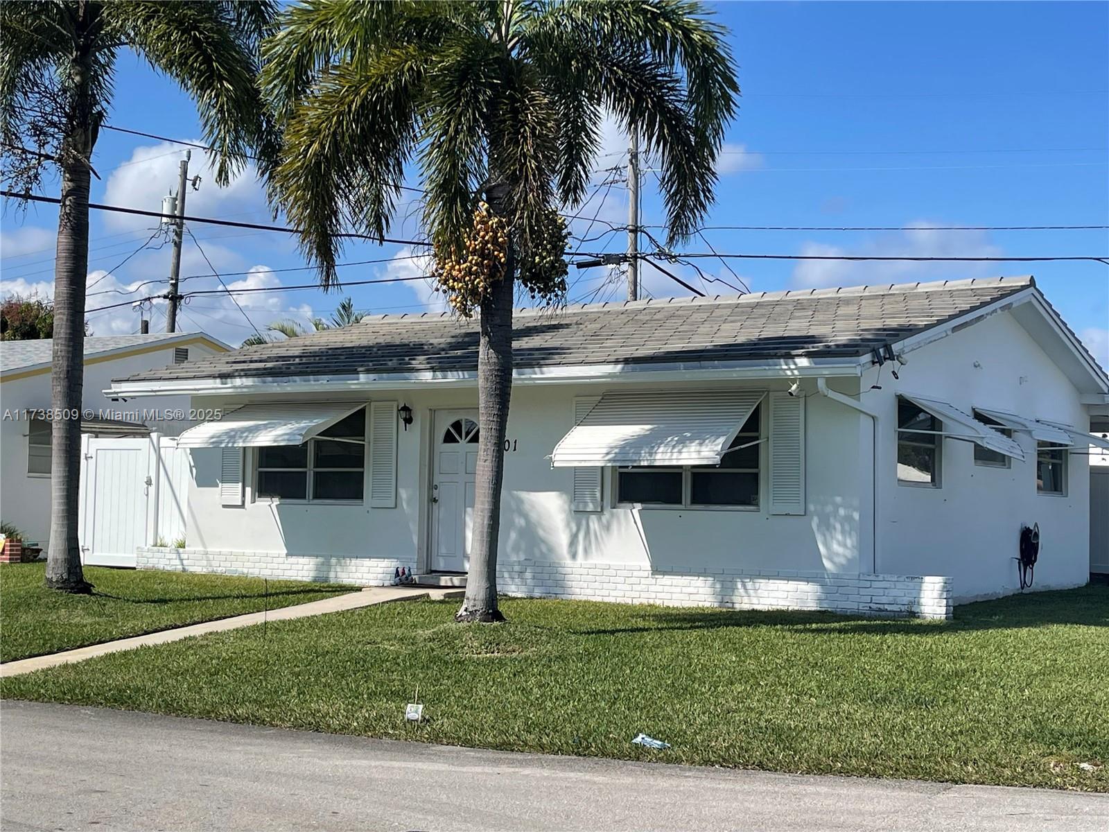 2701 Nw 52nd Ct, Tamarac, Broward County, Florida - 2 Bedrooms  
1 Bathrooms - 