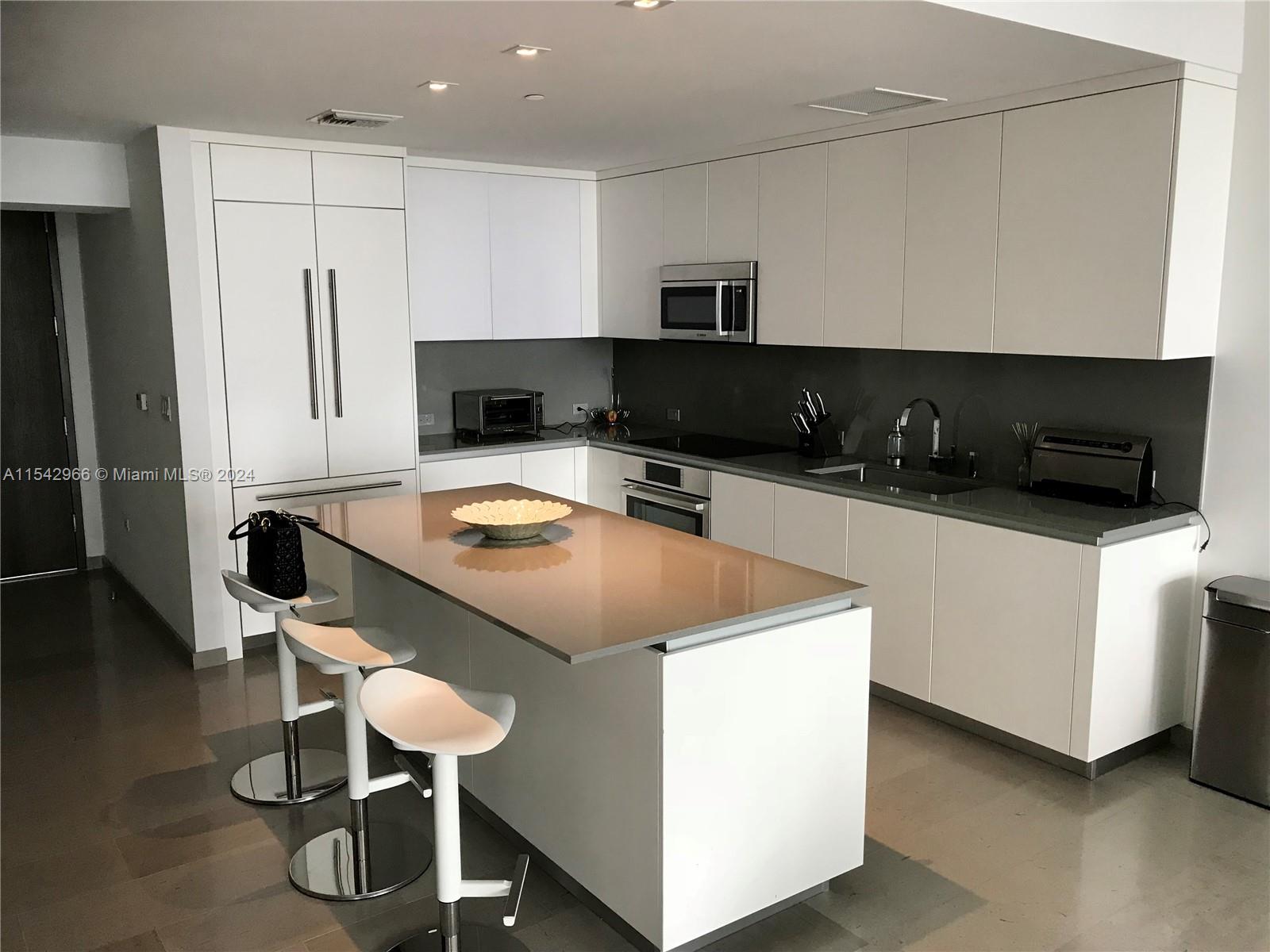 REACH CONDO - Residential