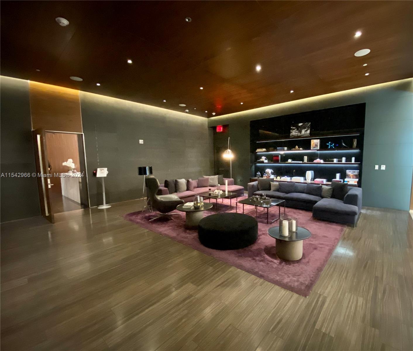 REACH CONDO - Residential