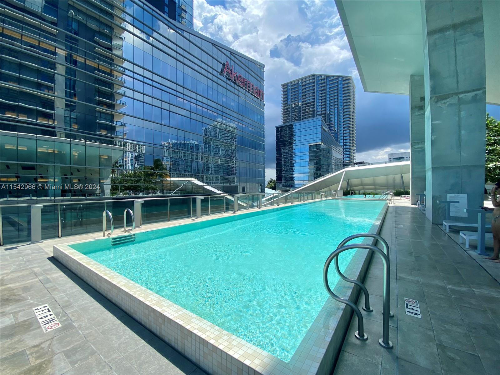 REACH CONDO - Residential