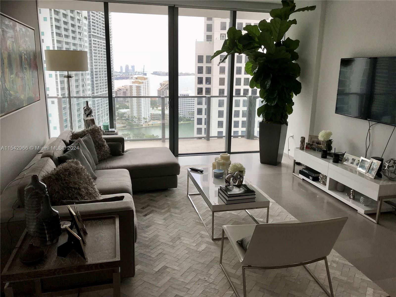 REACH CONDO - Residential