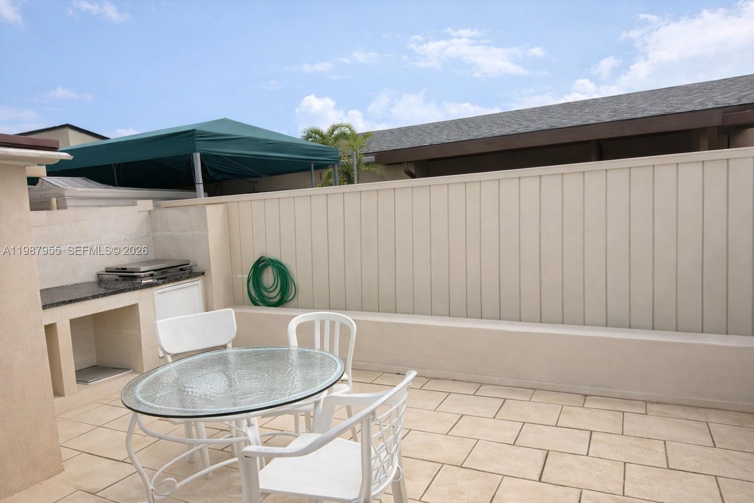 LOS PATIOS SNAPPER CREEK - Residential