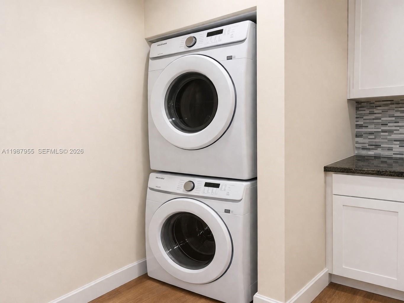 LOS PATIOS SNAPPER CREEK - Residential