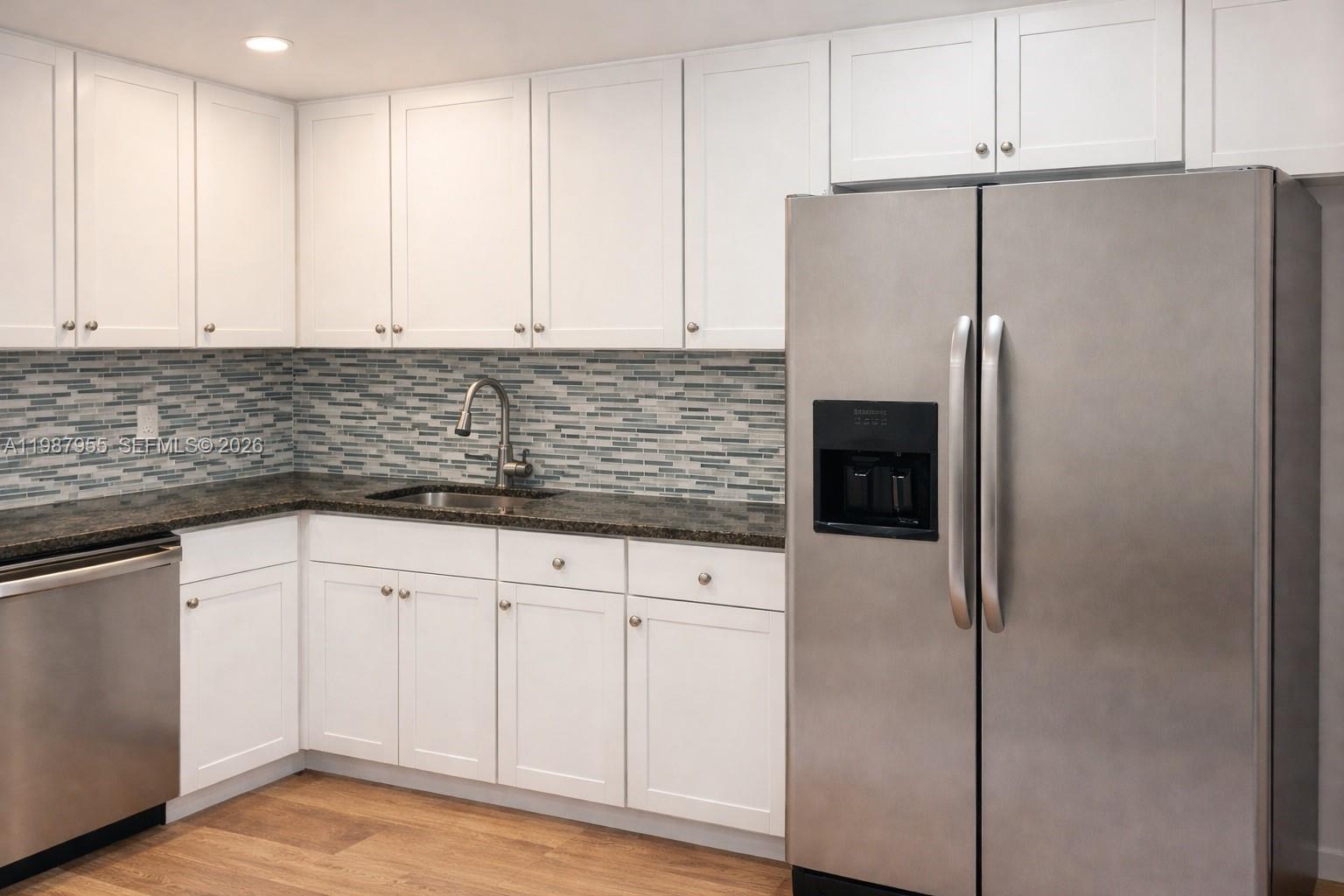 LOS PATIOS SNAPPER CREEK - Residential