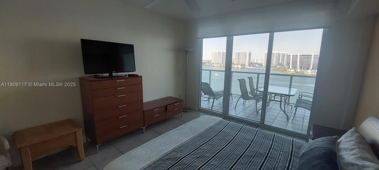 MARINA BAY CLUB CONDO HOT - Residential