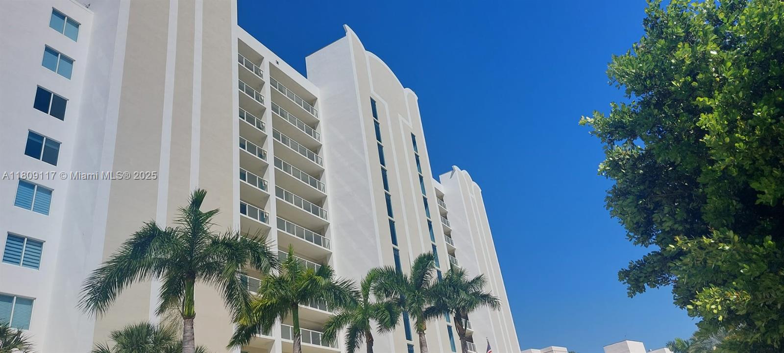 18100 N Bay Rd Ph7, Sunny Isles Beach, Miami-Dade County, Florida - 2 Bedrooms  
2 Bathrooms - 