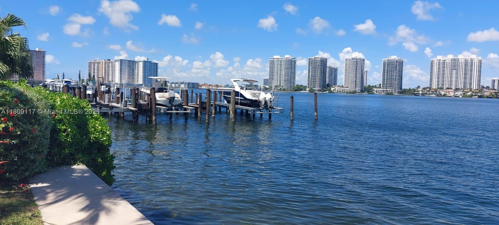 MARINA BAY CLUB CONDO HOT - Residential