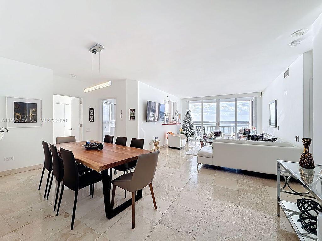 808 Brickell Key Dr 2002