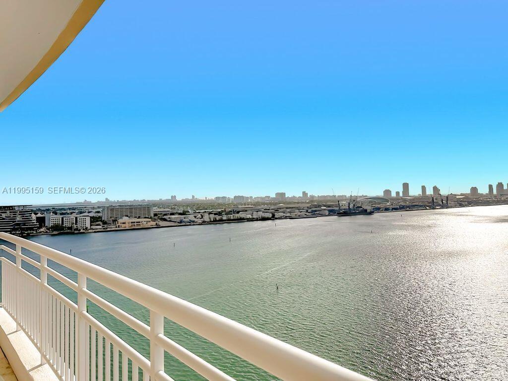 808 Brickell Key Dr 2002