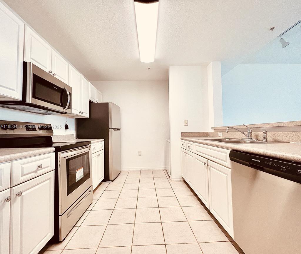 VILLAGE AT ABACOA CONDO - Residential Lease