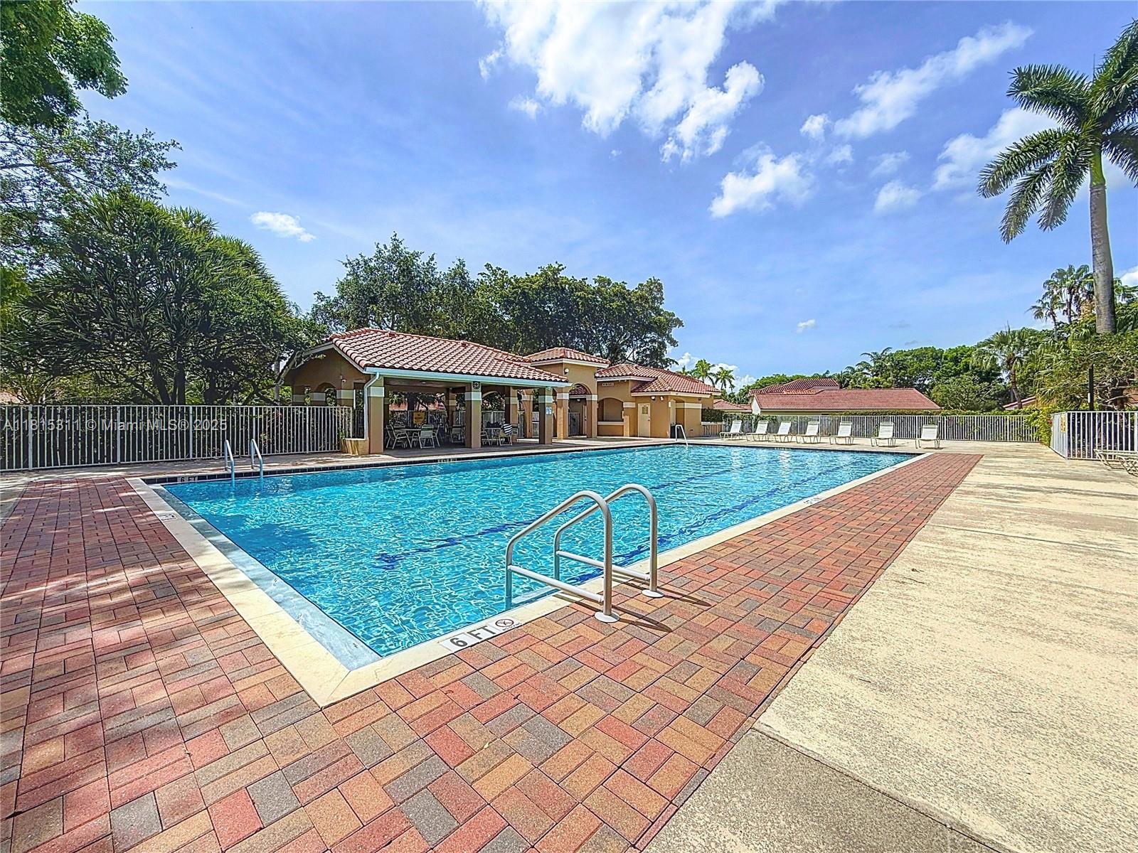 COUNTRY ISLES GARDEN HOME - Residential