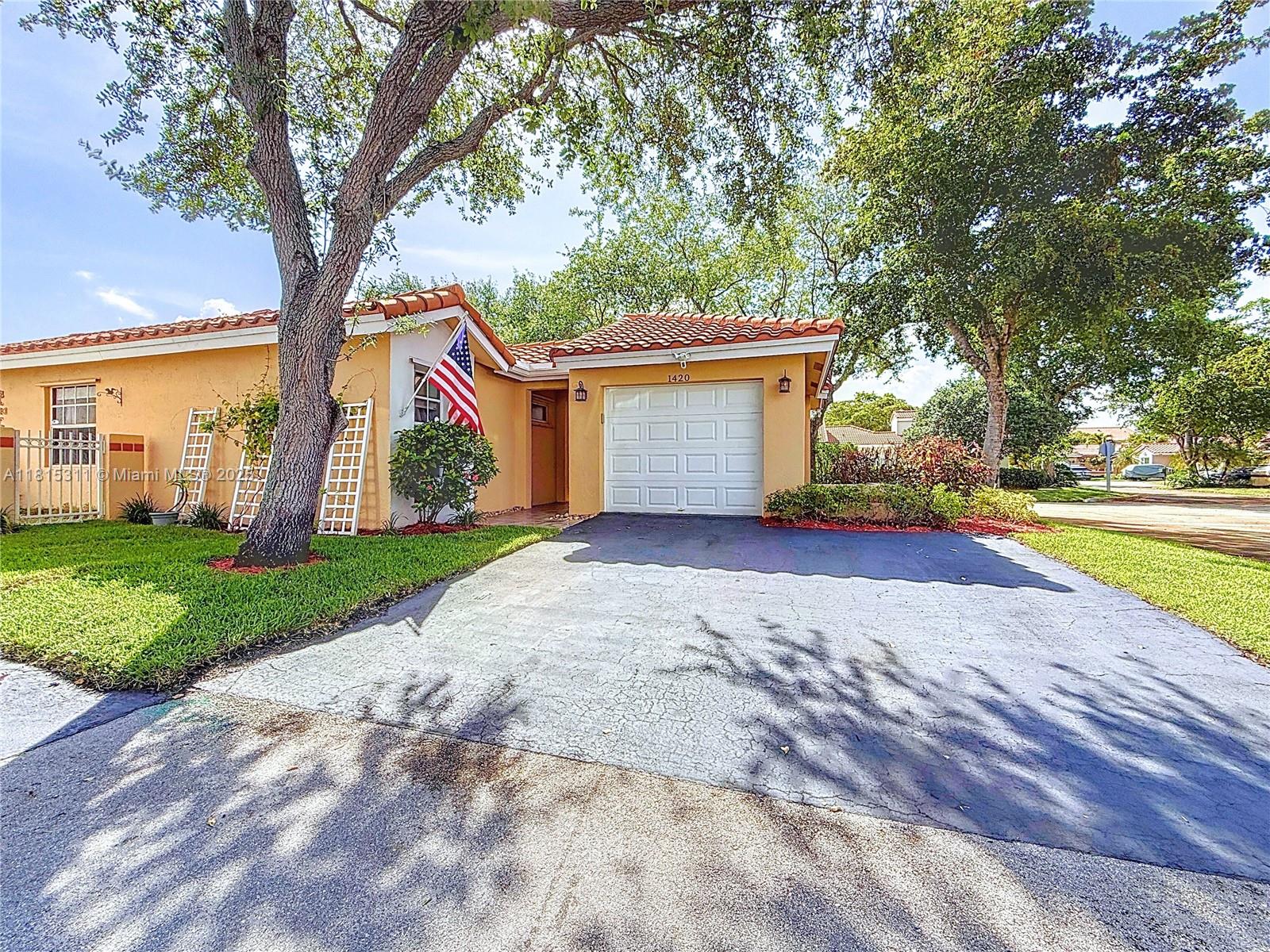 1420 Seagrape Cir, Weston, Broward County, Florida - 3 Bedrooms  
2 Bathrooms - 
