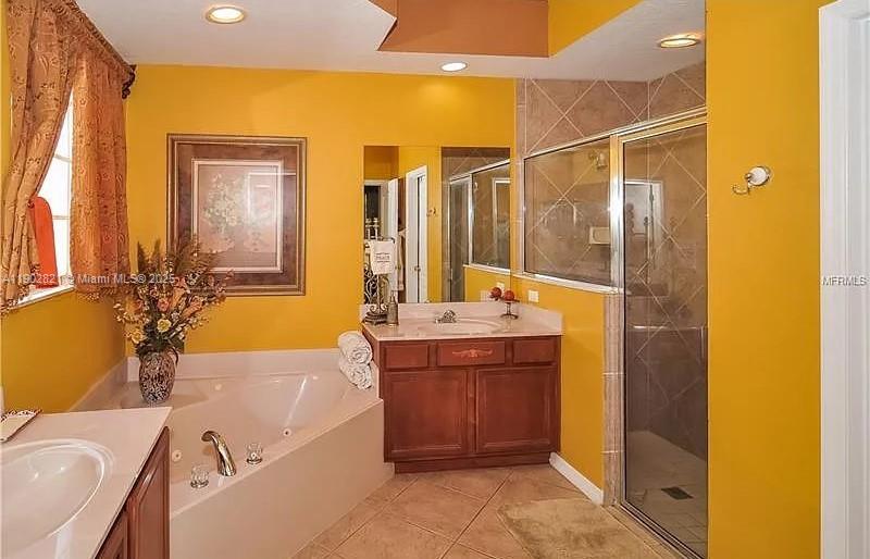 CYPRESS LAKES - Residential