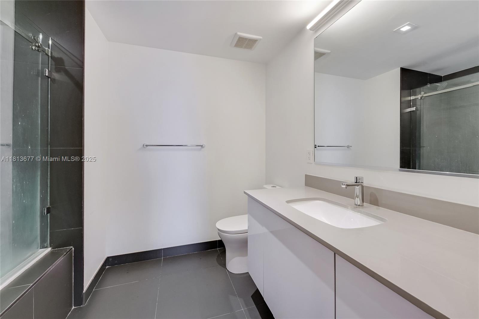 CANVAS CONDO - Residential