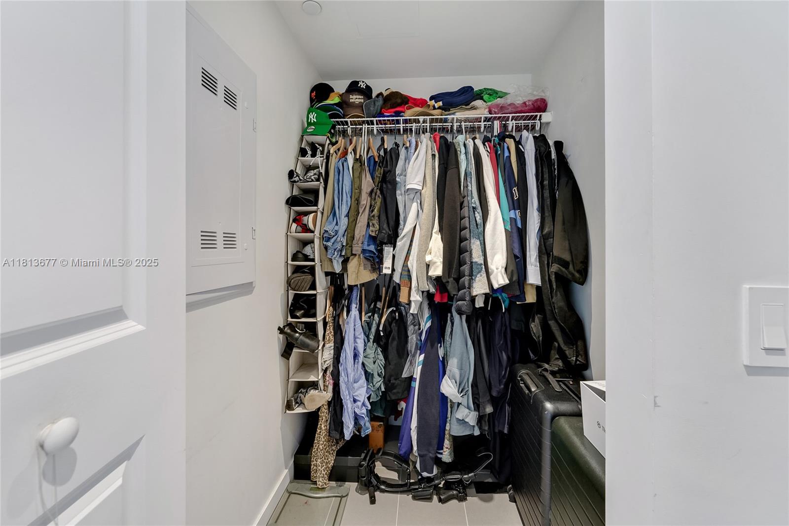 CANVAS CONDO - Residential