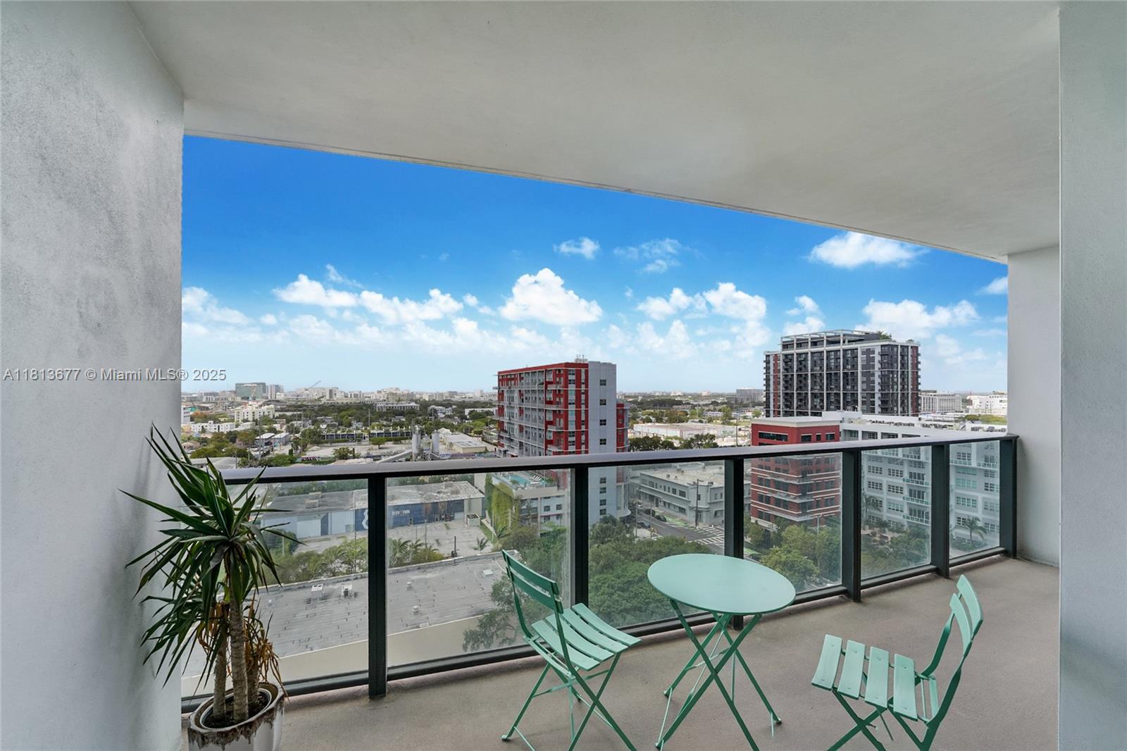 CANVAS CONDO - Residential