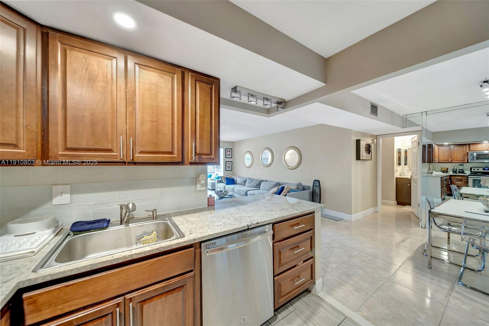 PLANTATION PLACE CONDO - Residential