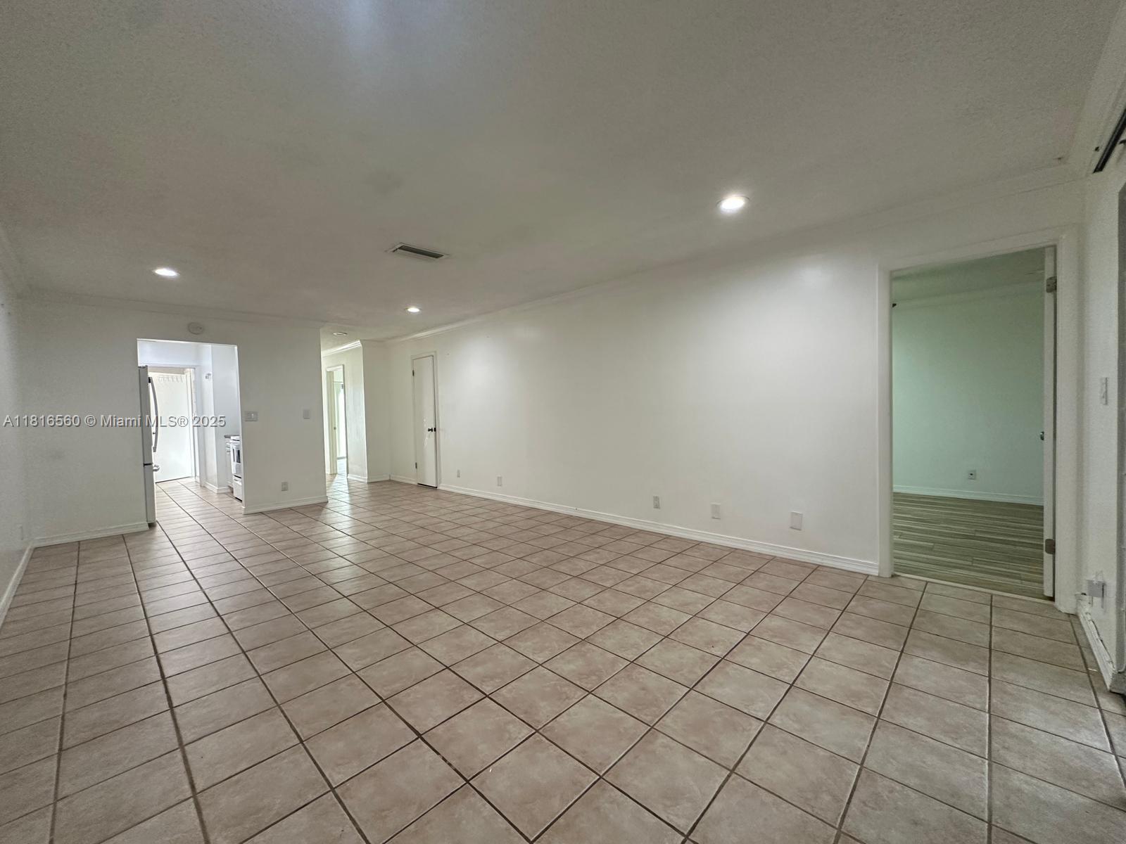 COUNTRY SQUIRE TOWNHOMES - Residential Lease