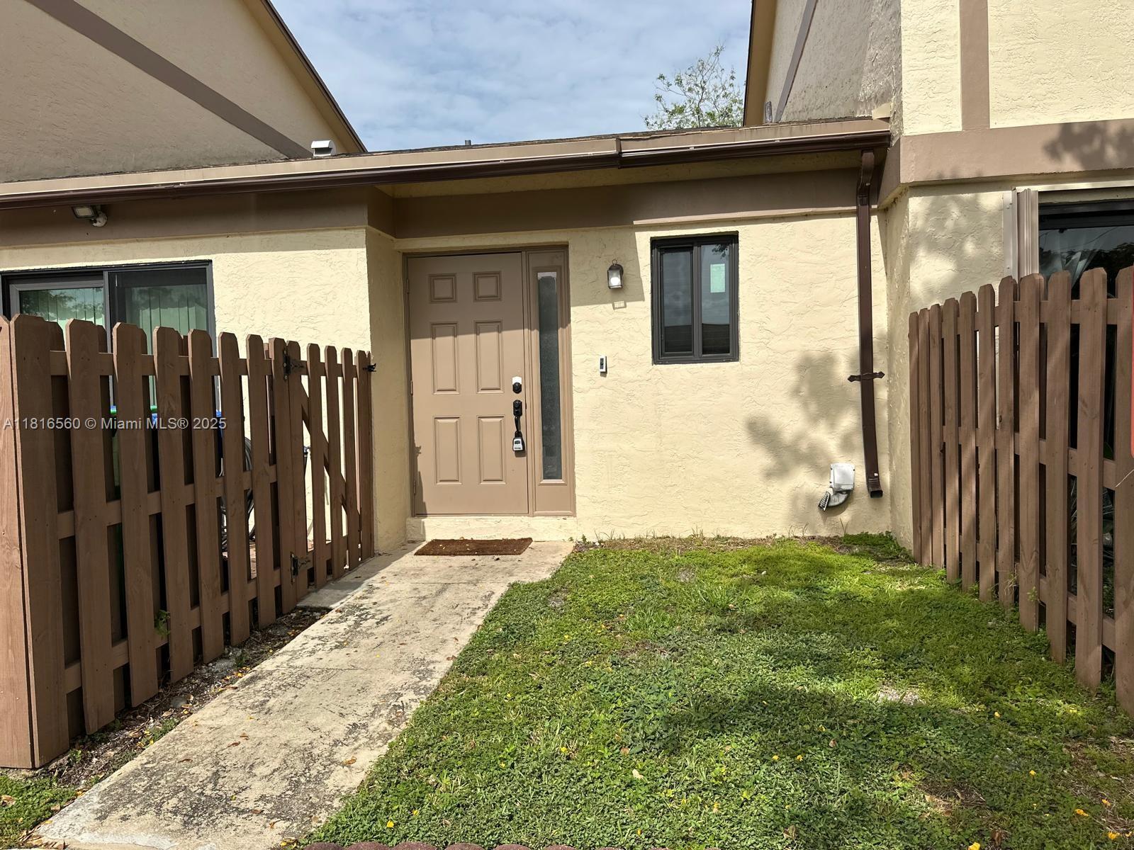 2950 Nw 106th Ave 7, Sunrise, Miami-Dade County, Florida - 2 Bedrooms  
2 Bathrooms - 