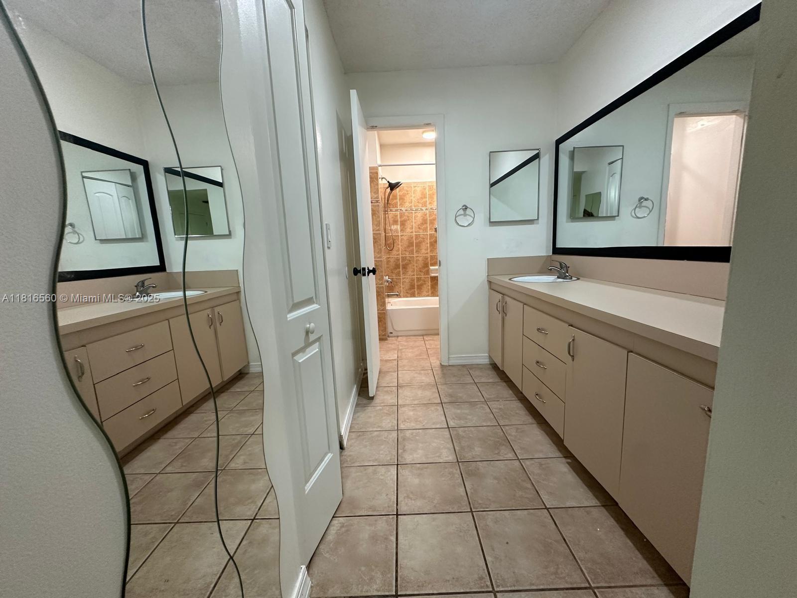 COUNTRY SQUIRE TOWNHOMES - Residential Lease