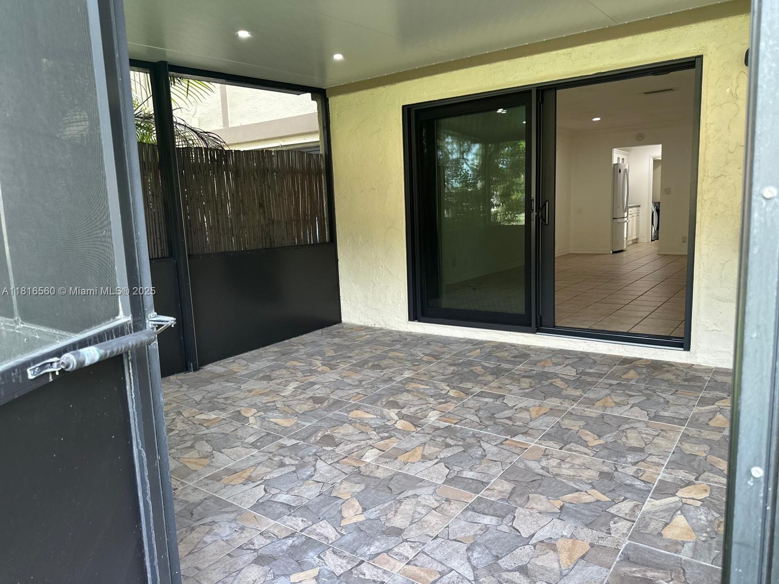 COUNTRY SQUIRE TOWNHOMES - Residential Lease