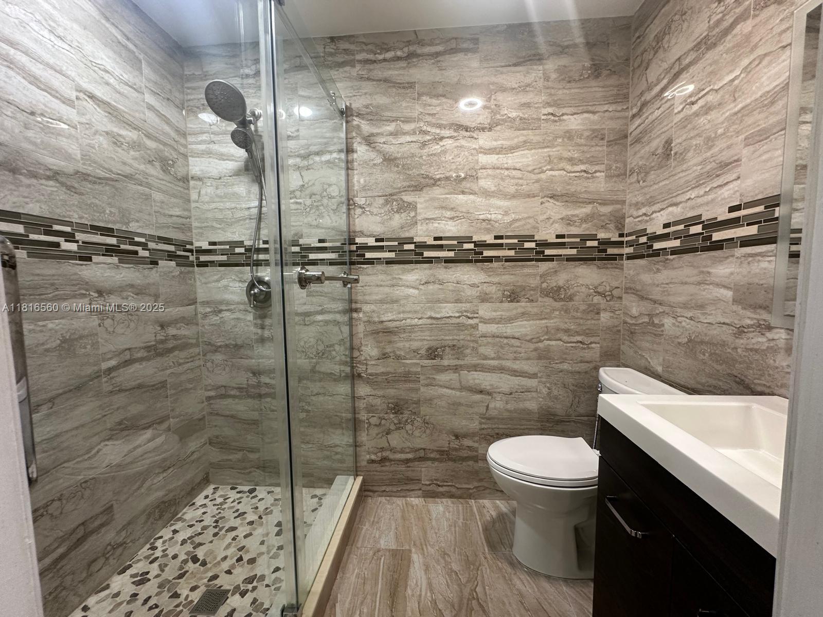 COUNTRY SQUIRE TOWNHOMES - Residential Lease