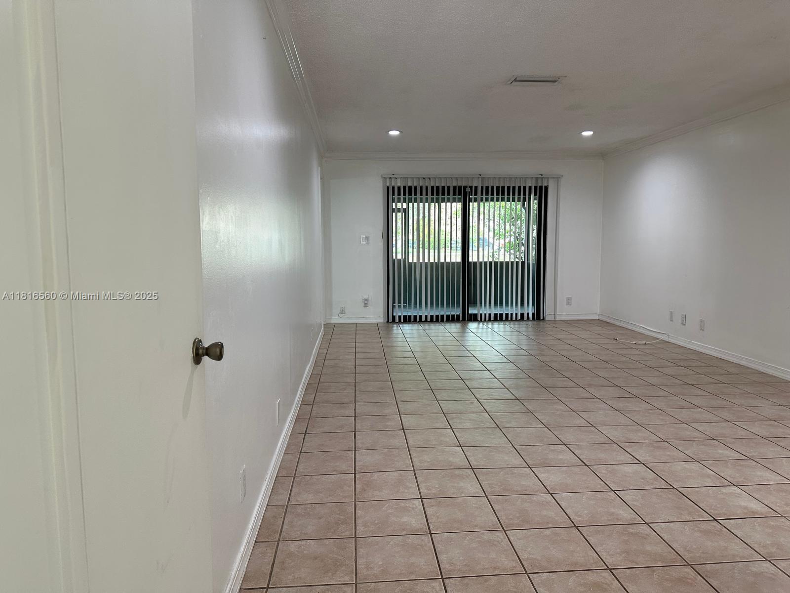 COUNTRY SQUIRE TOWNHOMES - Residential Lease