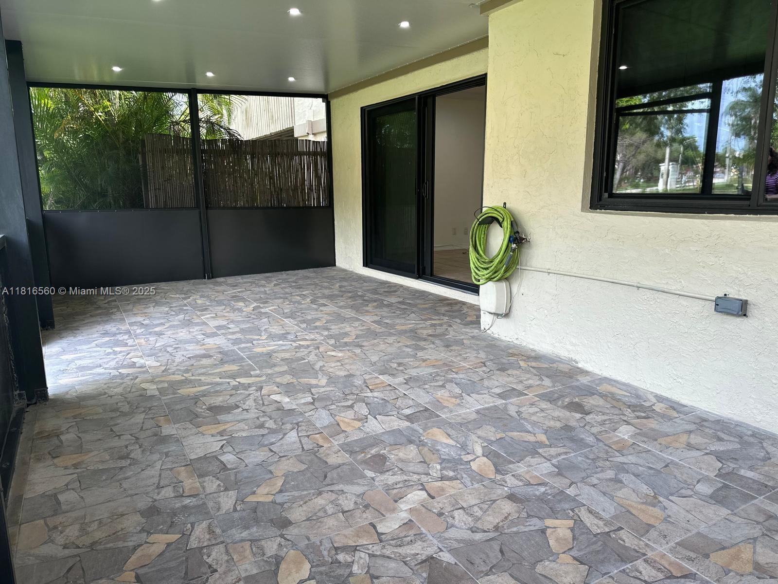 COUNTRY SQUIRE TOWNHOMES - Residential Lease