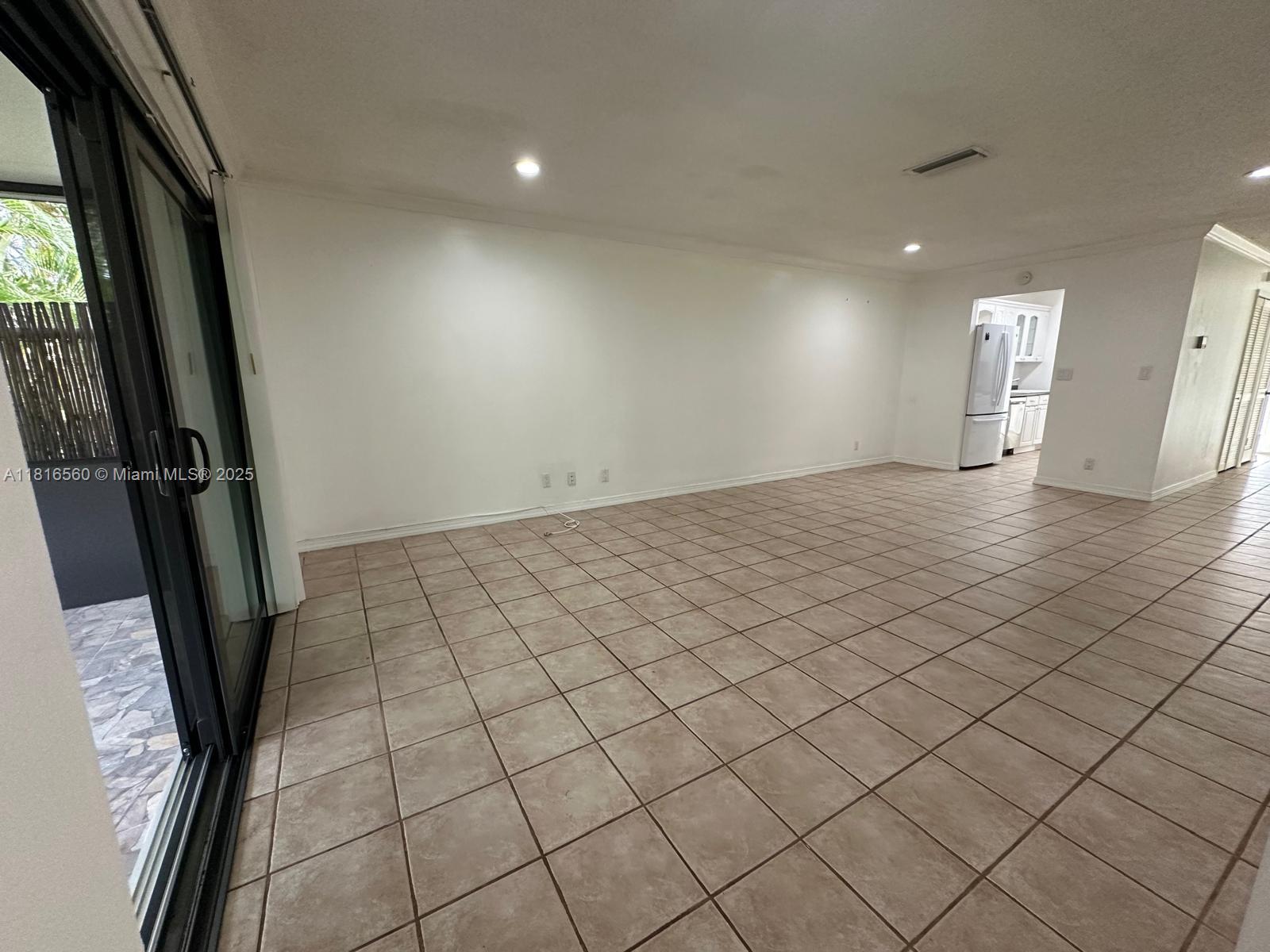 COUNTRY SQUIRE TOWNHOMES - Residential Lease