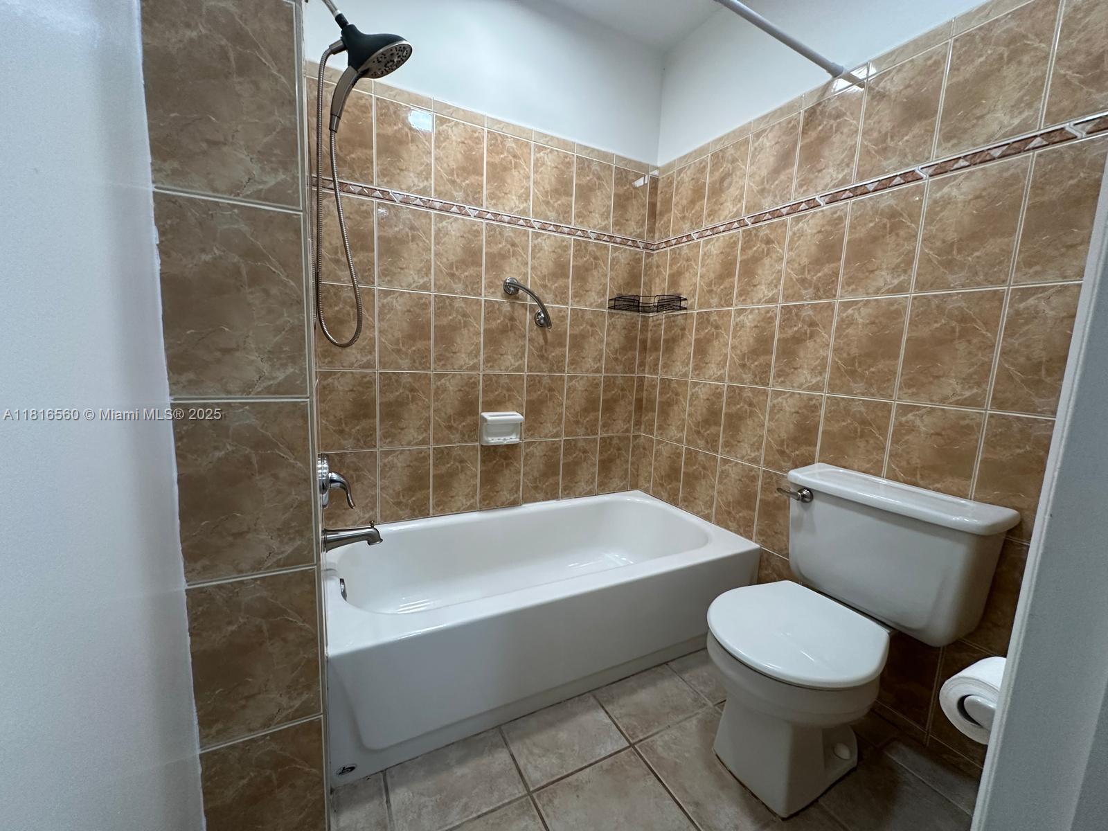COUNTRY SQUIRE TOWNHOMES - Residential Lease