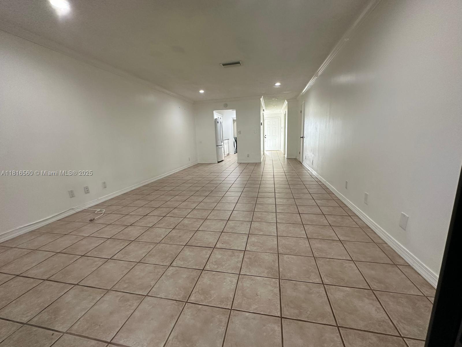 COUNTRY SQUIRE TOWNHOMES - Residential Lease