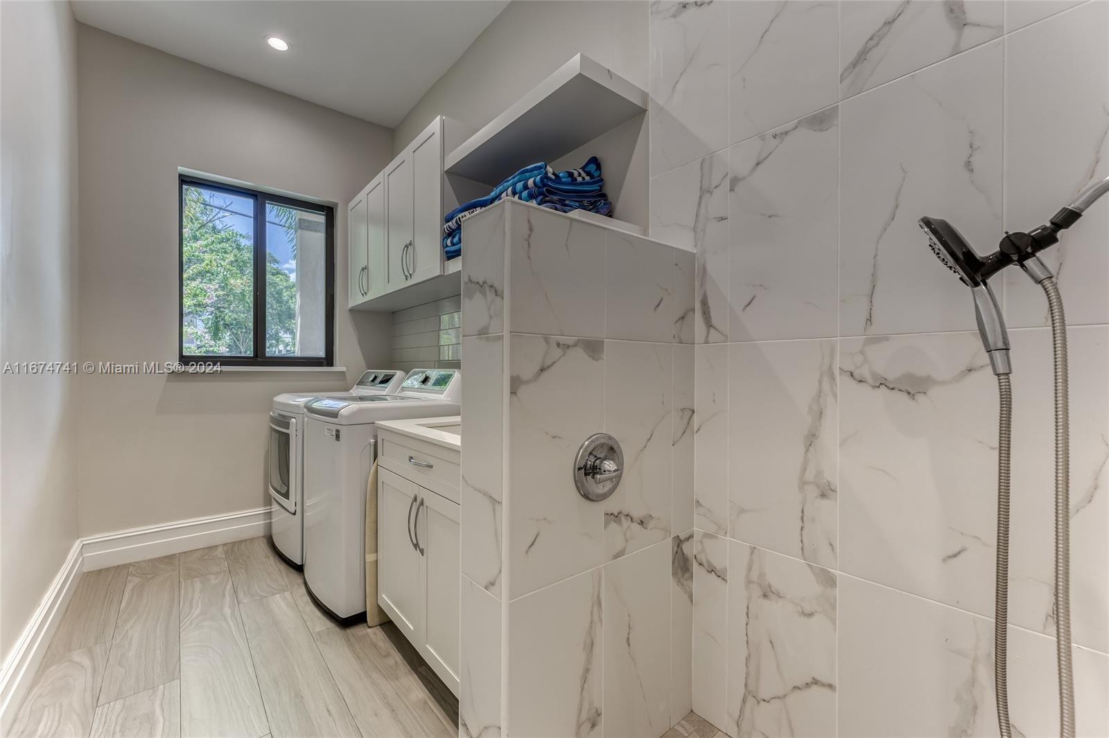 RIO VISTA ISLES - Residential