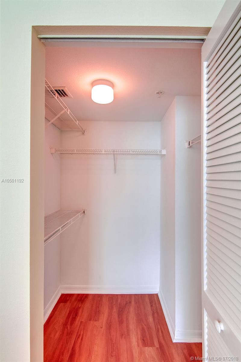 Yacht Club Brickell - Residential Lease