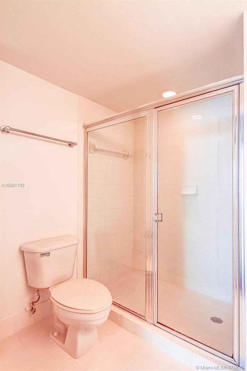 Yacht Club Brickell - Residential Lease