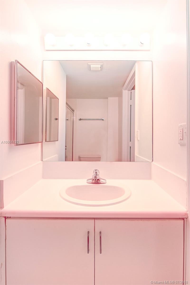 Yacht Club Brickell - Residential Lease