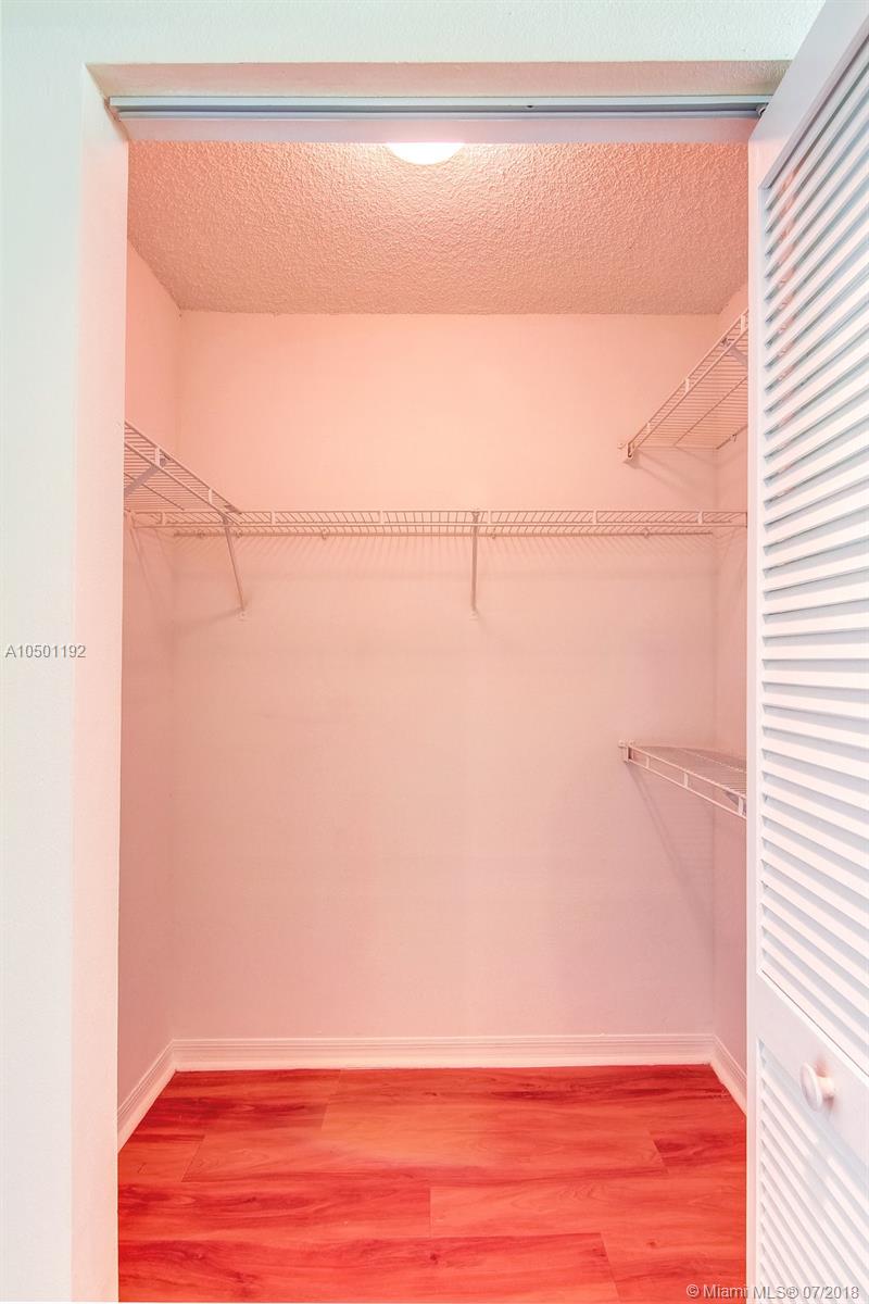 Yacht Club Brickell - Residential Lease